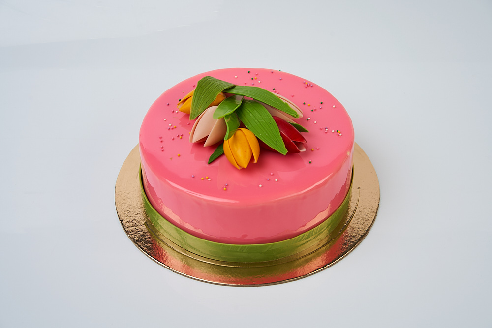 Муссовый торт 2кг с тюльпанами