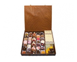Шоколадный набор в большой деревянной коробке с чаем