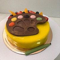 Торт Манго-маракуйя 2 кг с шоколадной палитрой и ягодами