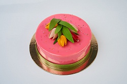 Муссовый торт 2кг с тюльпанами